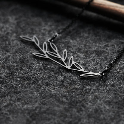 LEAFY PENDANT SMALL BLACK WITH CHAIN