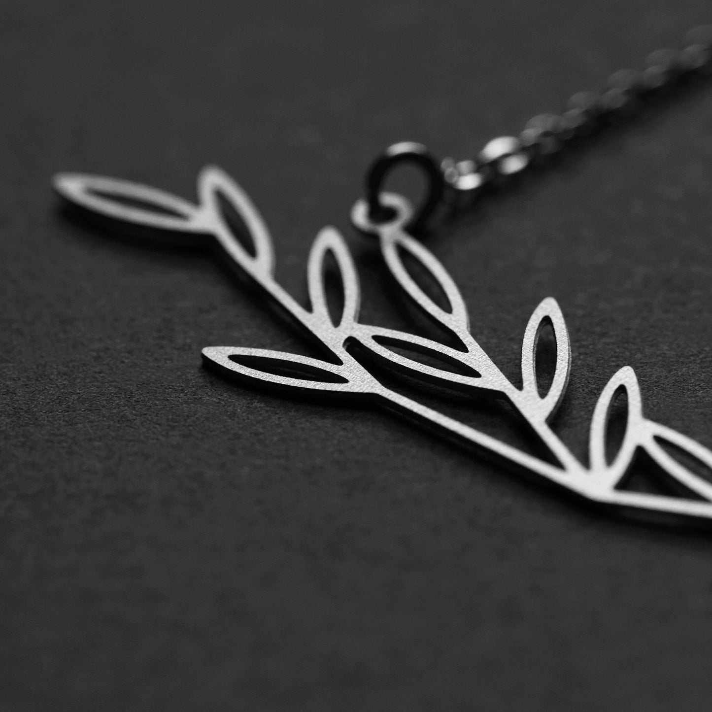 LEAFY PENDANT SMALL SILVER WITH CHAIN